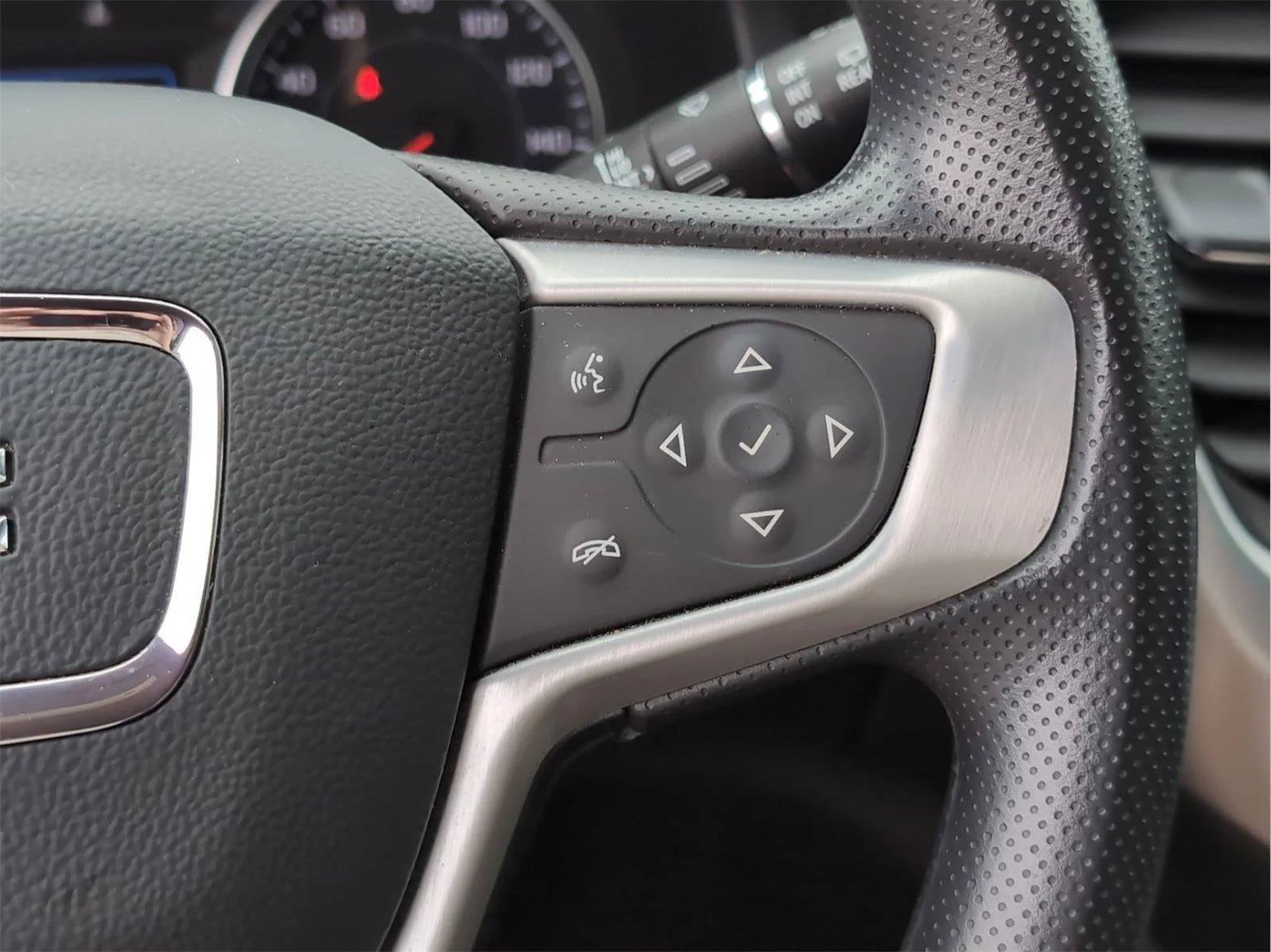 Used 2023 Sterling Metallic GMC SLE image 25