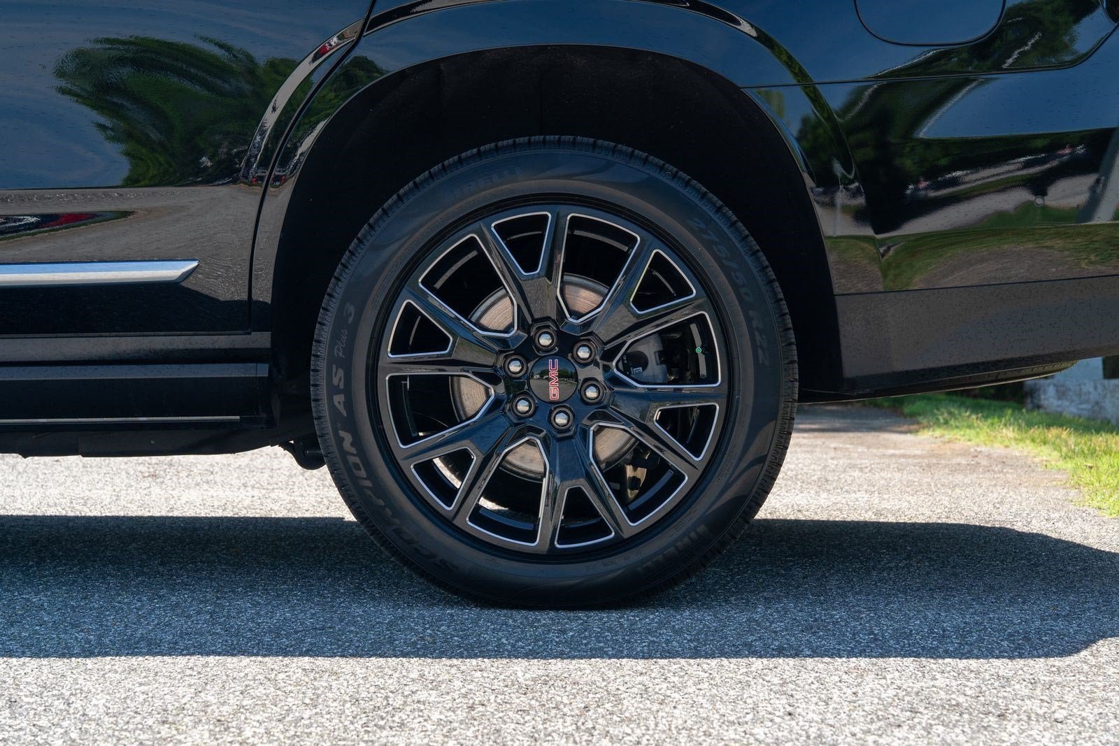 Used 2024 Onyx Black GMC Denali image 11