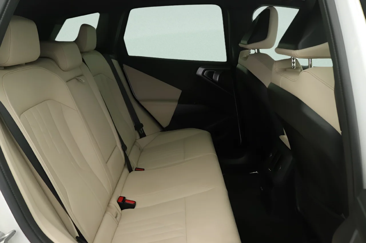Used 2026 White BMW 30 xDrive Sport Utility image 28