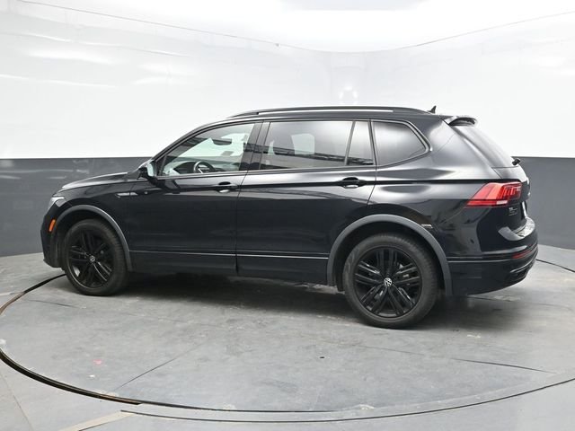 Used 2022 Black Volkswagen 2.0T SE R-Line Black image 4
