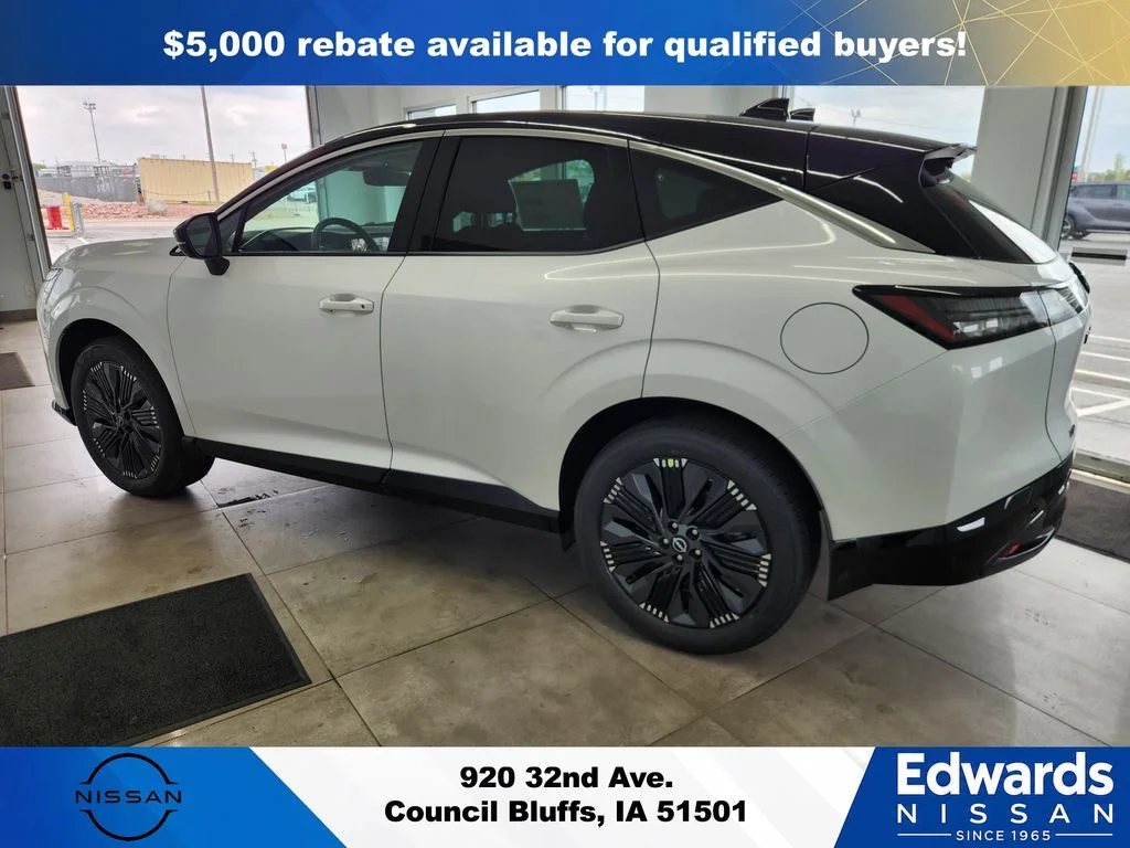 New 2026 Everest White Pearl TriCoat / Super Black Two-tone Nissan Platinum image 5