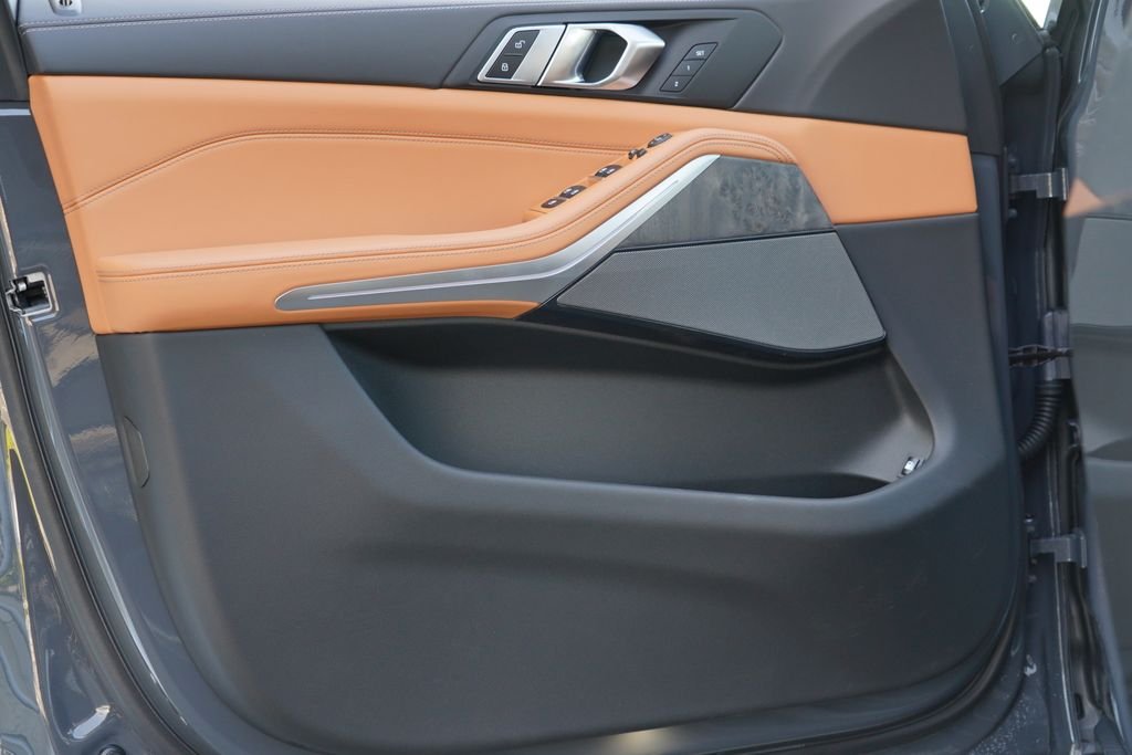 New 2026 Dravit Grey Metallic BMW xDrive50e image 9