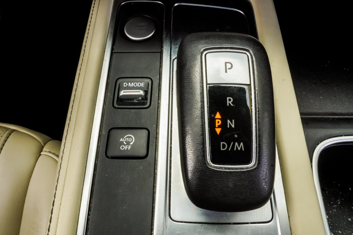 Used 2023 White INFINITI LUXE image 21
