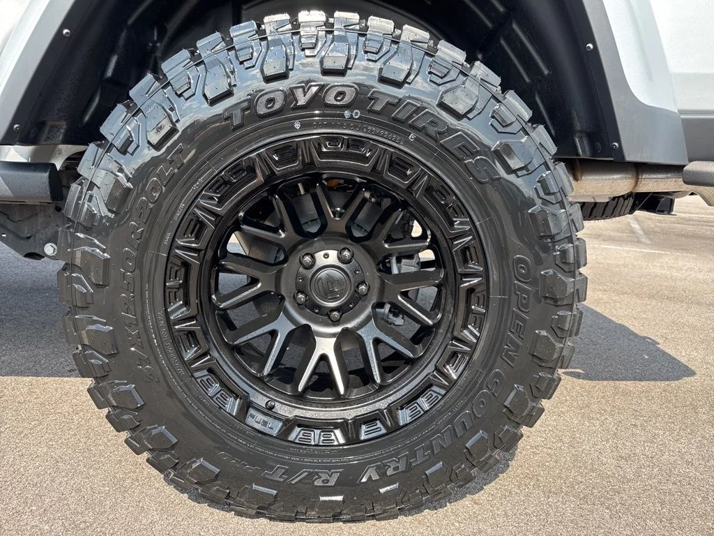 Used 2023 Silver Jeep Rubicon image 13