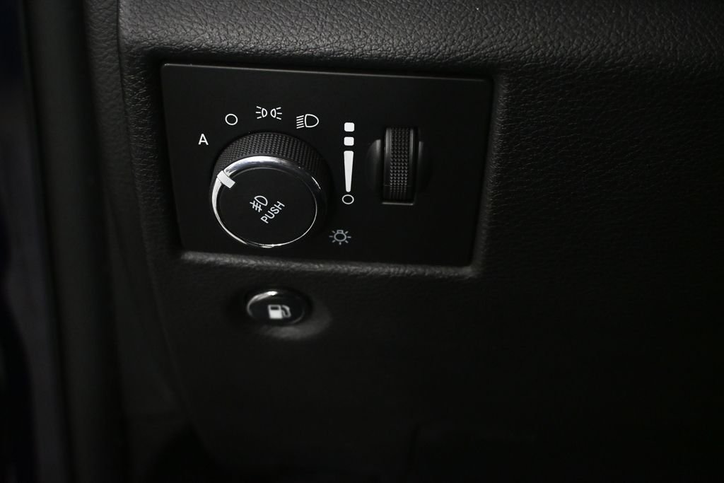 Used 2018 Blue Jeep Limited image 9