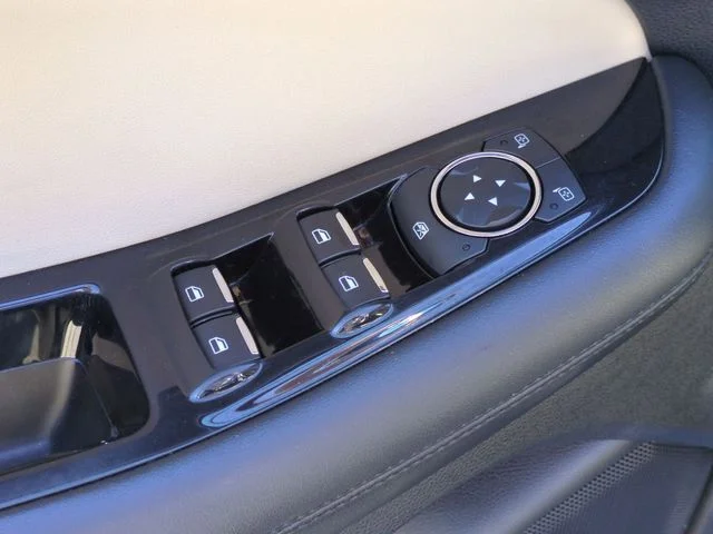 Used 2020 Blue Ford SEL image 13