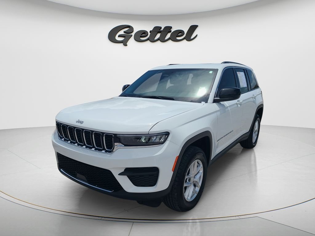 Used 2025 White Jeep Laredo X image 1