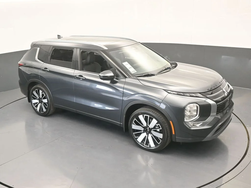 New 2026 Gray Mitsubishi SEL image 64