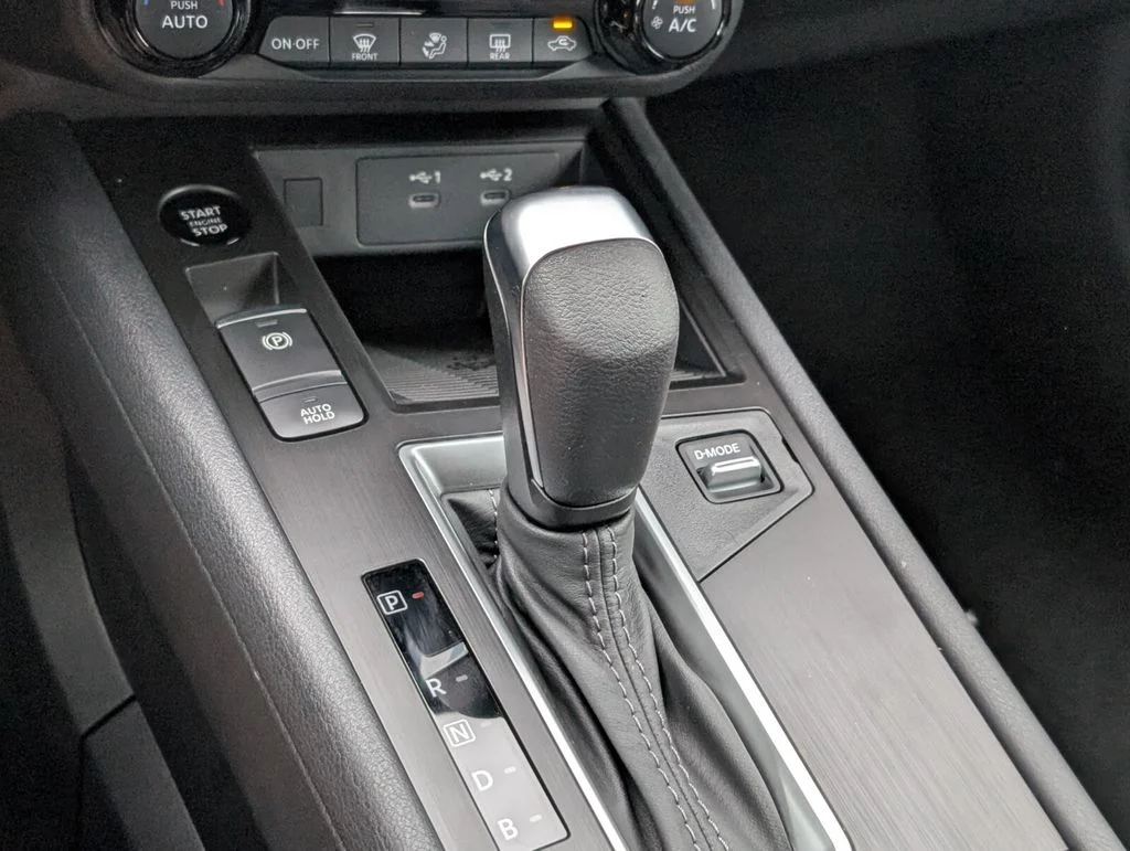 New 2026 Aspen White TriCoat / Super Black Two-tone Nissan SV image 15