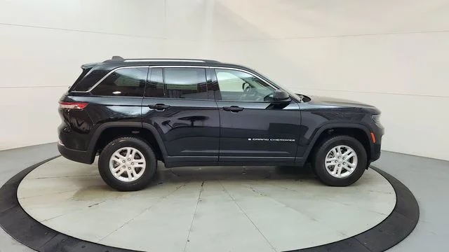 Used 2023 Black Jeep Laredo image 11