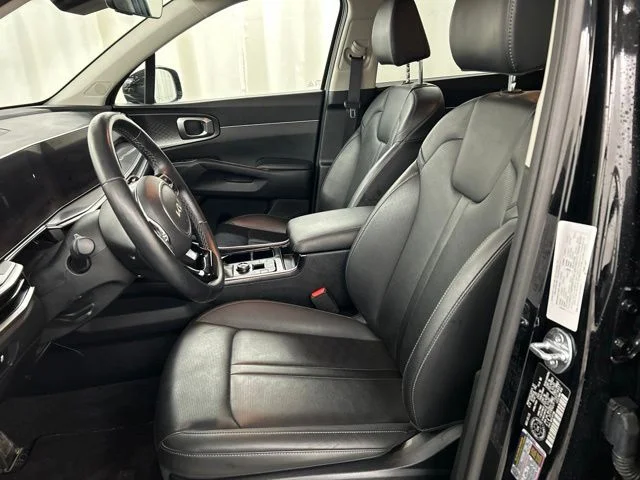 Used 2025  Kia EX image 6