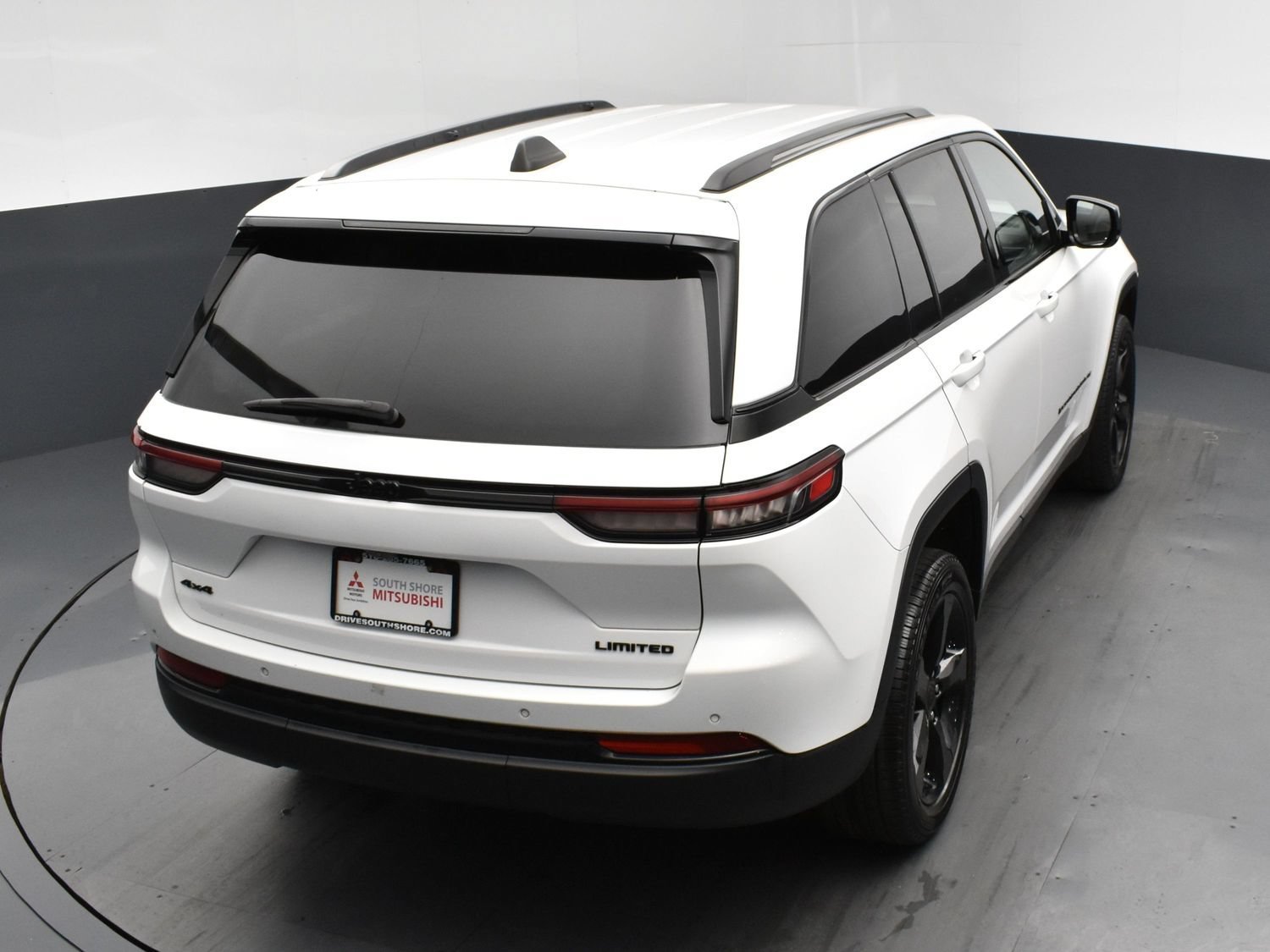 Used 2023 Bright White Clearcoat Jeep Limited image 17