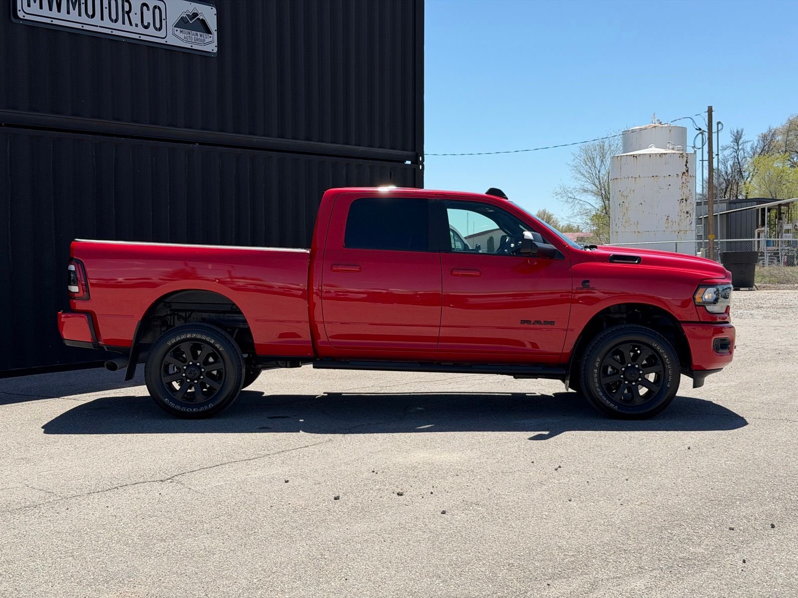 View vehicle photo 6