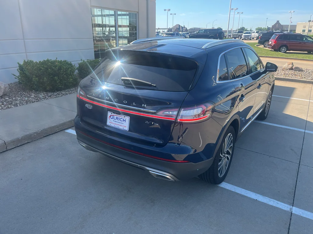 Used 2020 Rhapsody Blue Lincoln Reserve image 10