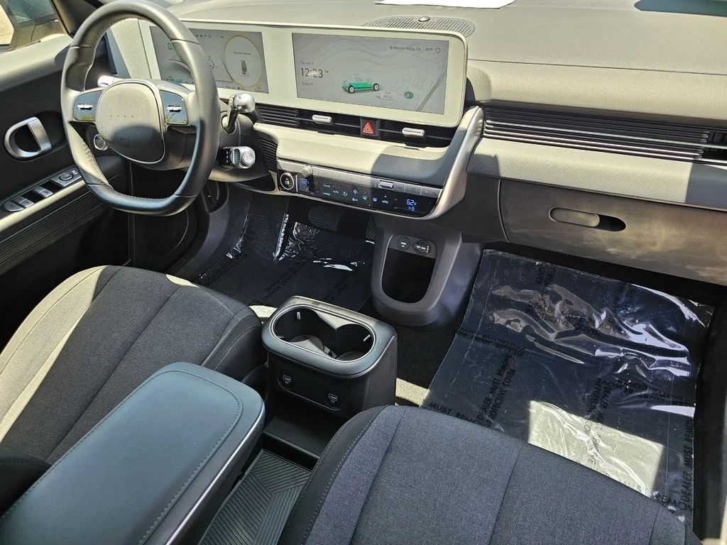 Used 2024 Green Hyundai SE image 10