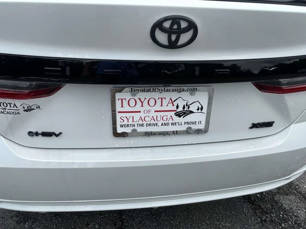 Used 2026 Wind Chill Pearl Toyota XSE image 9