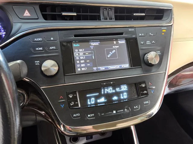 Used 2015  Toyota XLE image 19