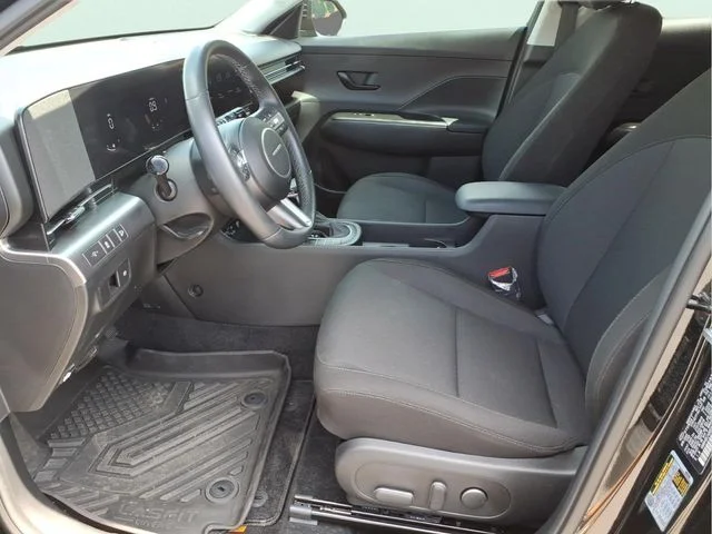 Used 2025 Black Hyundai SEL image 19