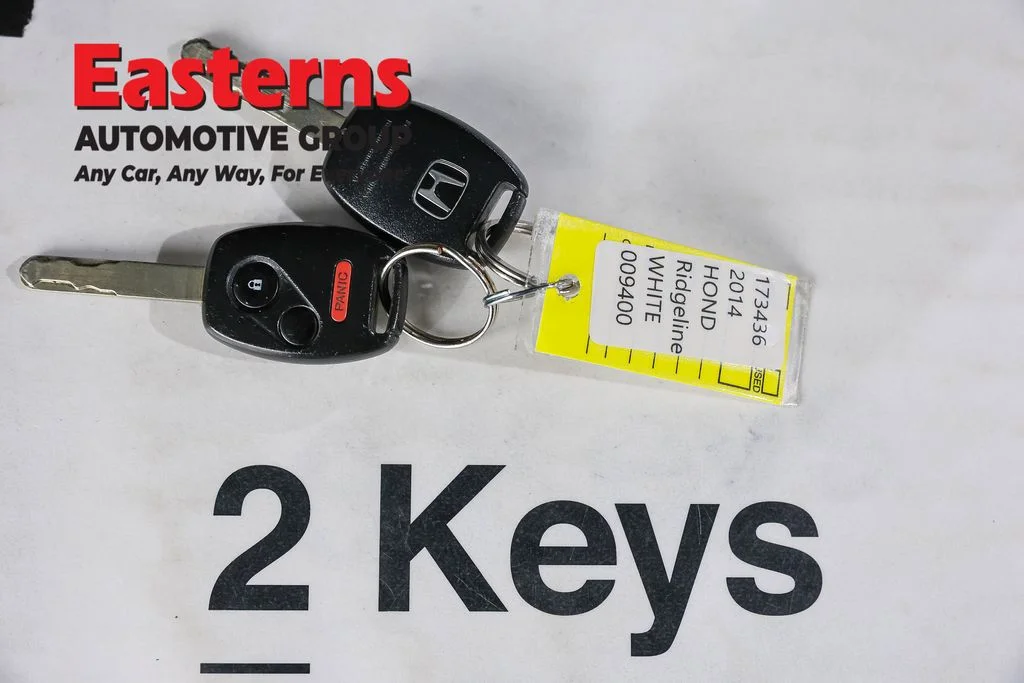 Used 2014 White Honda Sport image 23