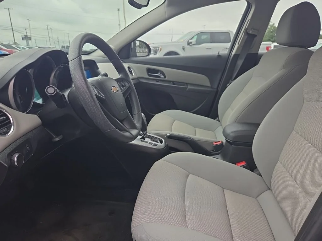 Used 2016 Silver Chevrolet 1LT image 9
