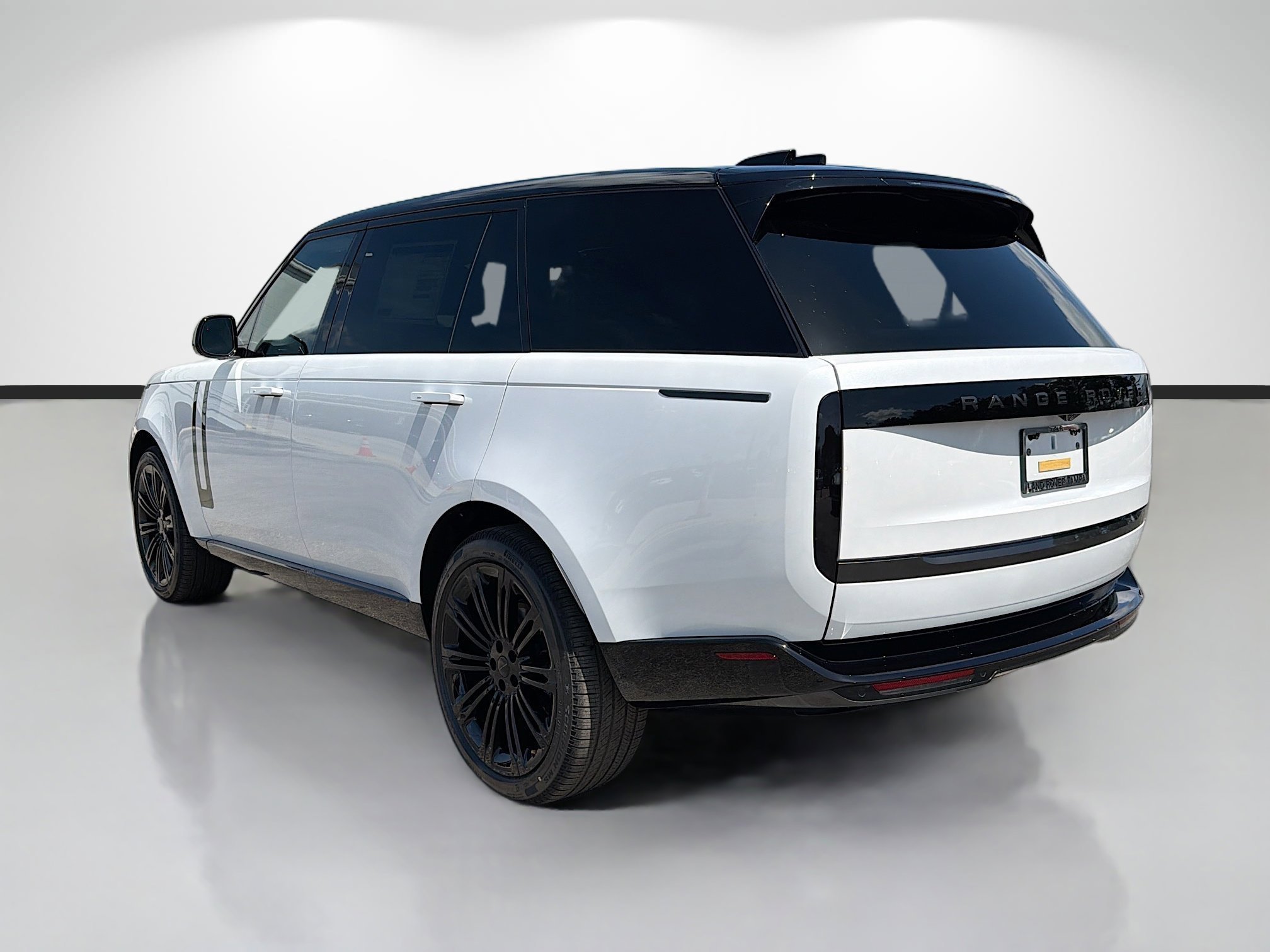 New 2026 Ostuni Pearl White LAND ROVER SE 7 Seats image 3
