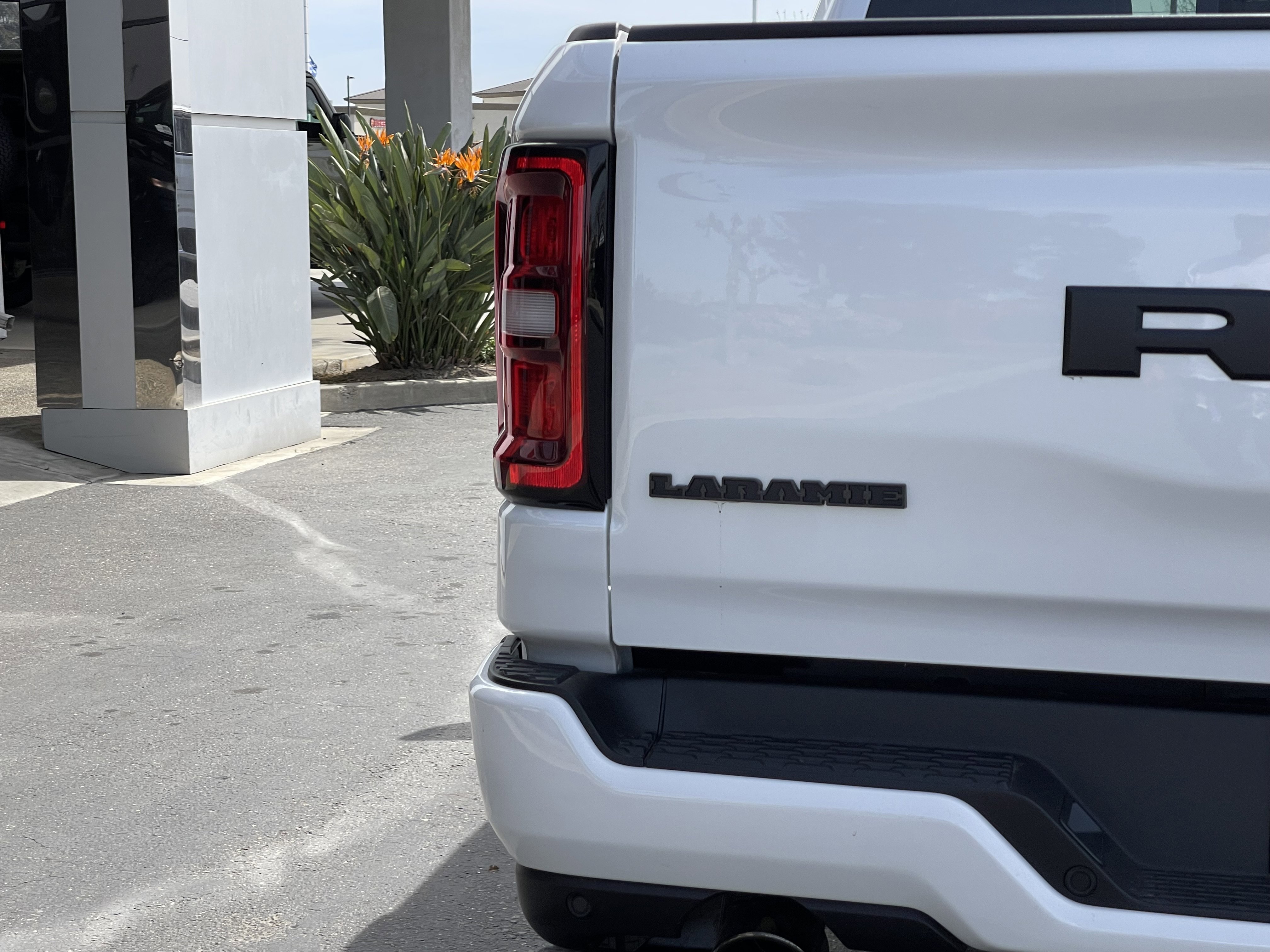 New 2026 Ivory White Tri-Coat Pearl-Coat Exterior Paint RAM Laramie image 10