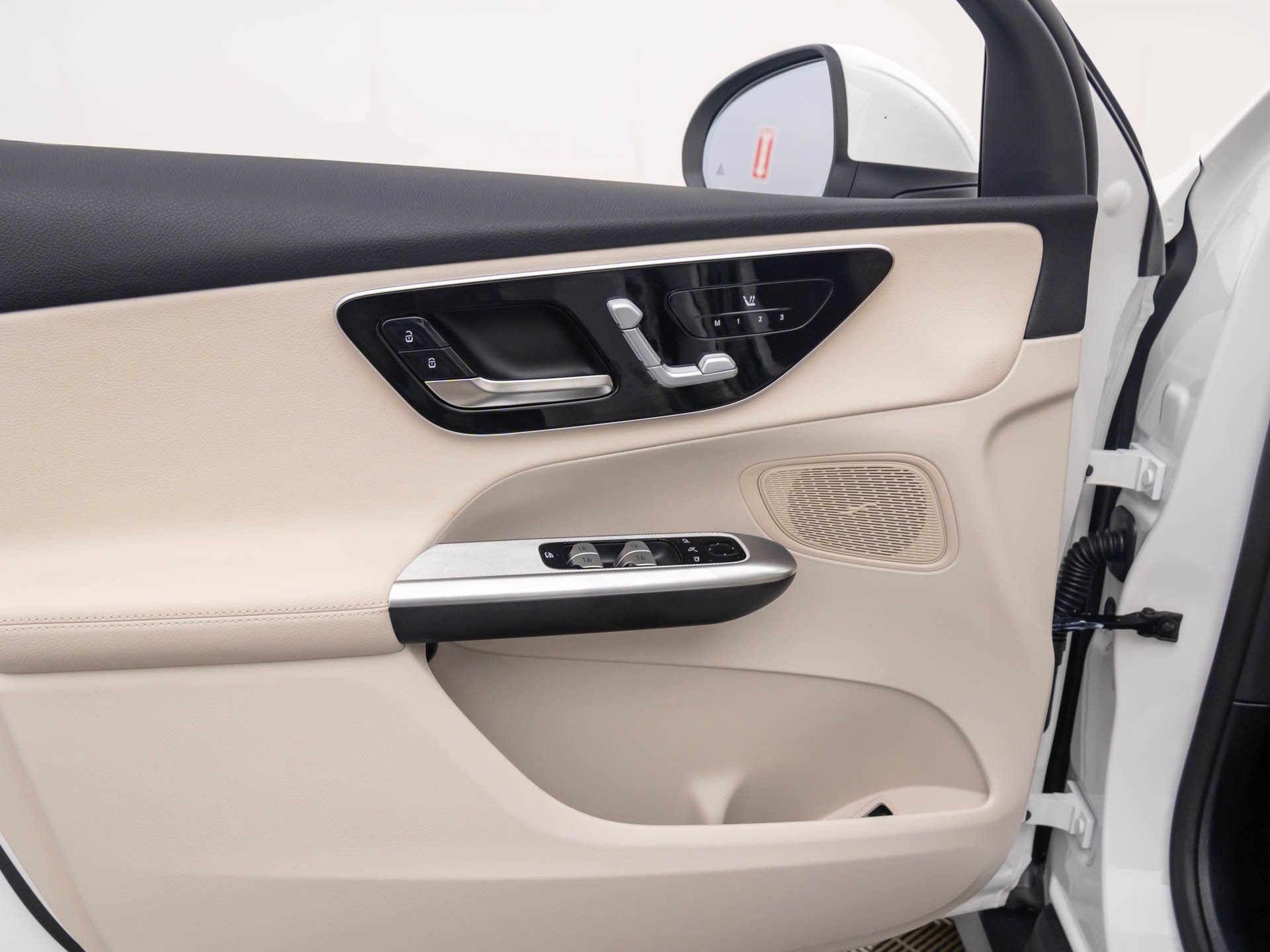 New 2026 Polar White Mercedes-Benz GLC 300 image 48