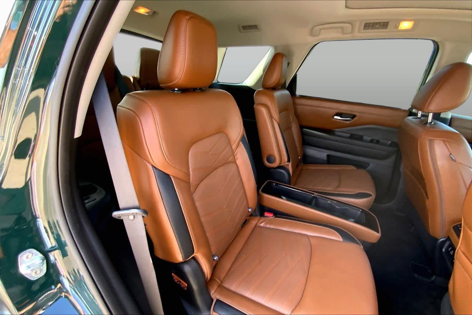 Used 2023 Obsidian Green Pearl Nissan Platinum image 18