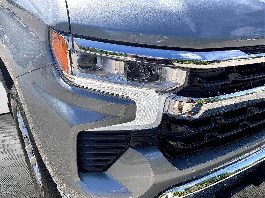 Used 2023 Sterling Gray Metallic Chevrolet LT image 31