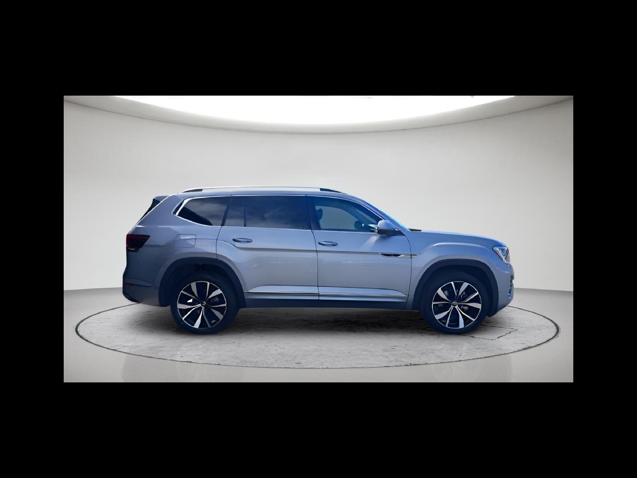 New 2026 Silver Mist Metallic Volkswagen 2.0T SEL Premium R-Line image 4