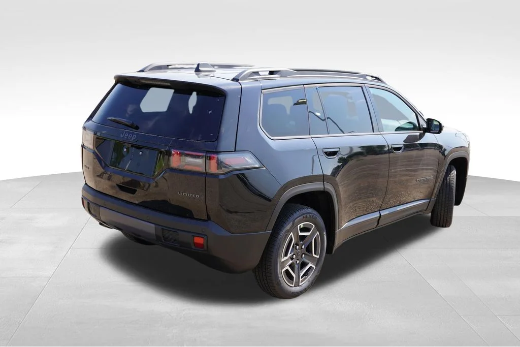 New 2026 Diamond Black Crystal Pearlcoat Jeep Limited image 3