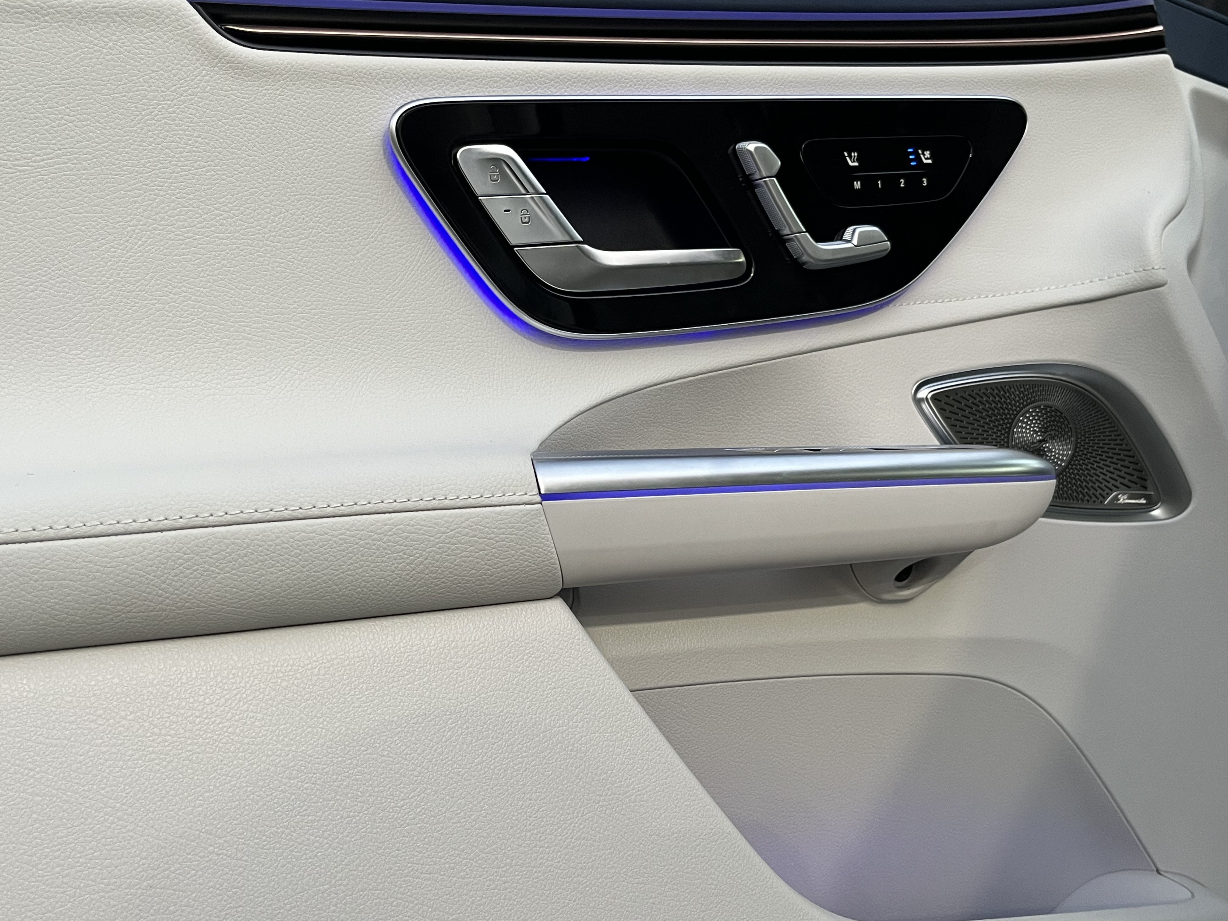 New 2026 POLAR WHITE Mercedes-Benz EQE 320 image 13