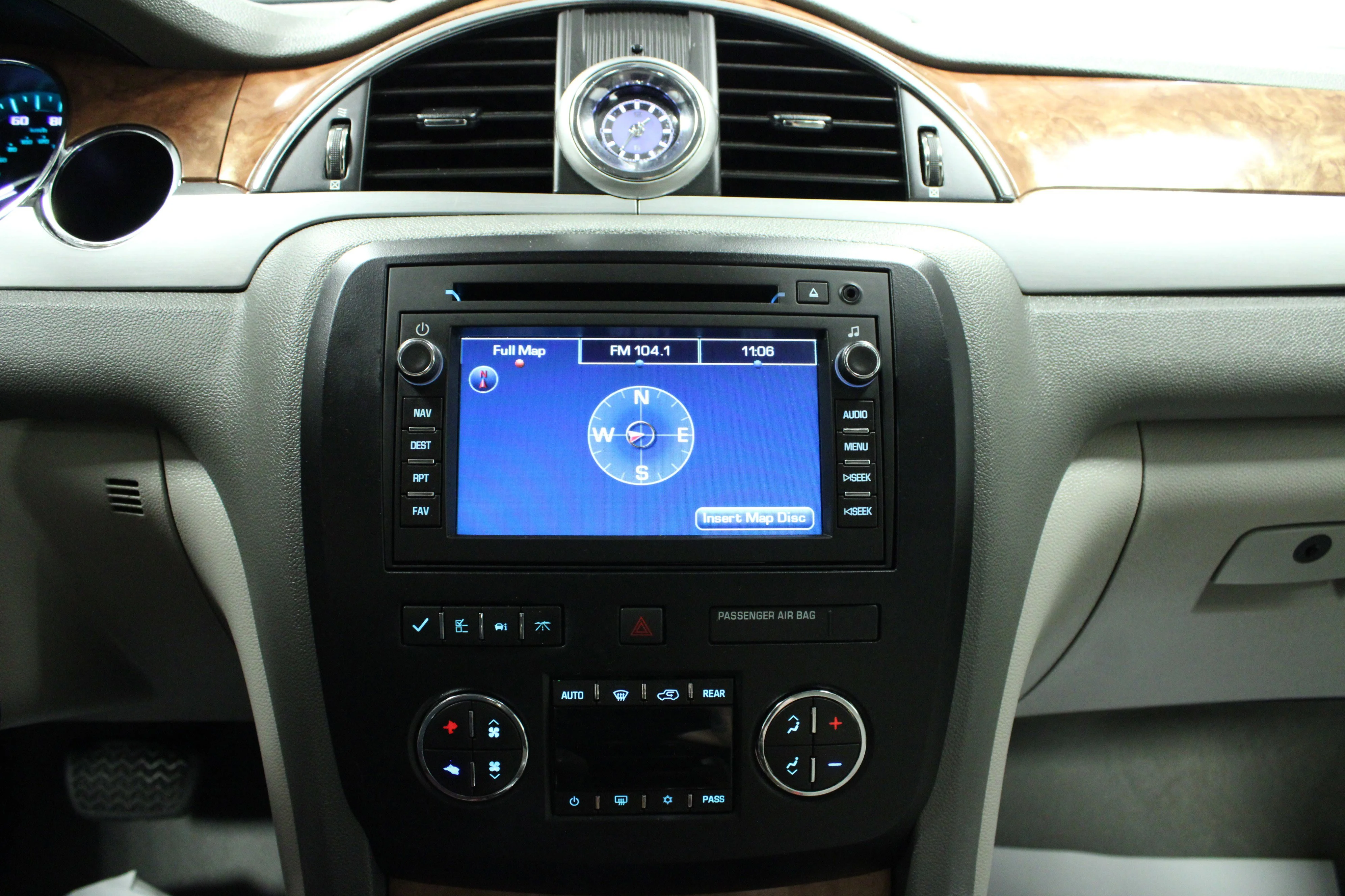 Used 2011 White Diamond Clearcoat Buick CXL image 23