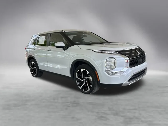 2023 Mitsubishi Outlander SE
