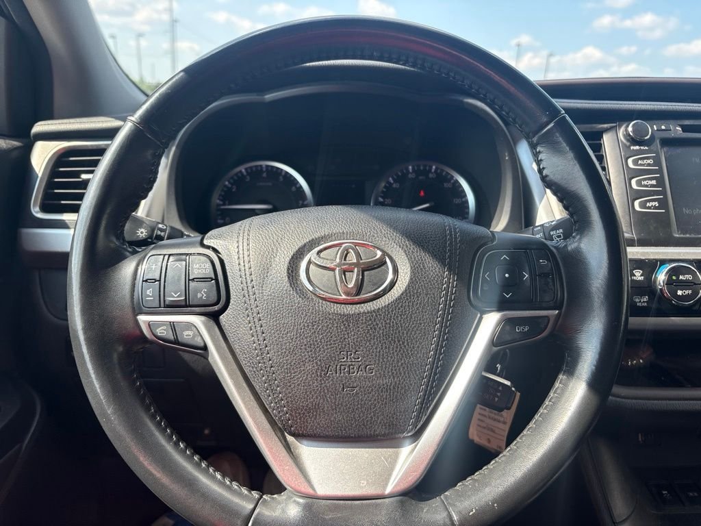 Used 2016 Gray Toyota LE V6 image 14