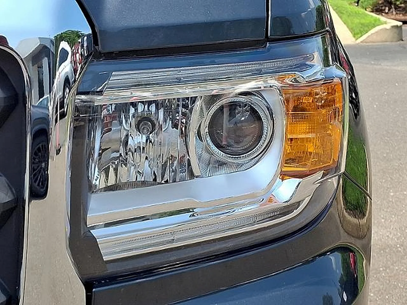 Used 2016 Cyber Gray Metallic GMC 2WD SLE image 27