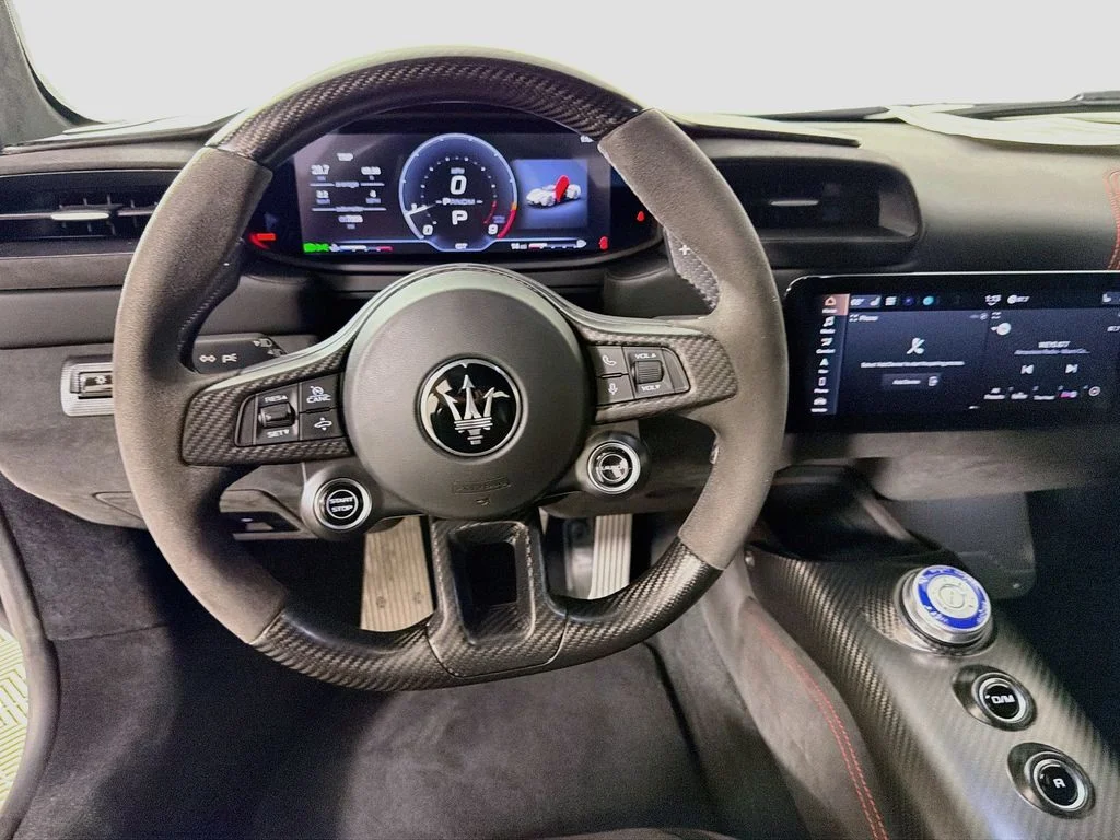 Used 2022 White Maserati Base image 23
