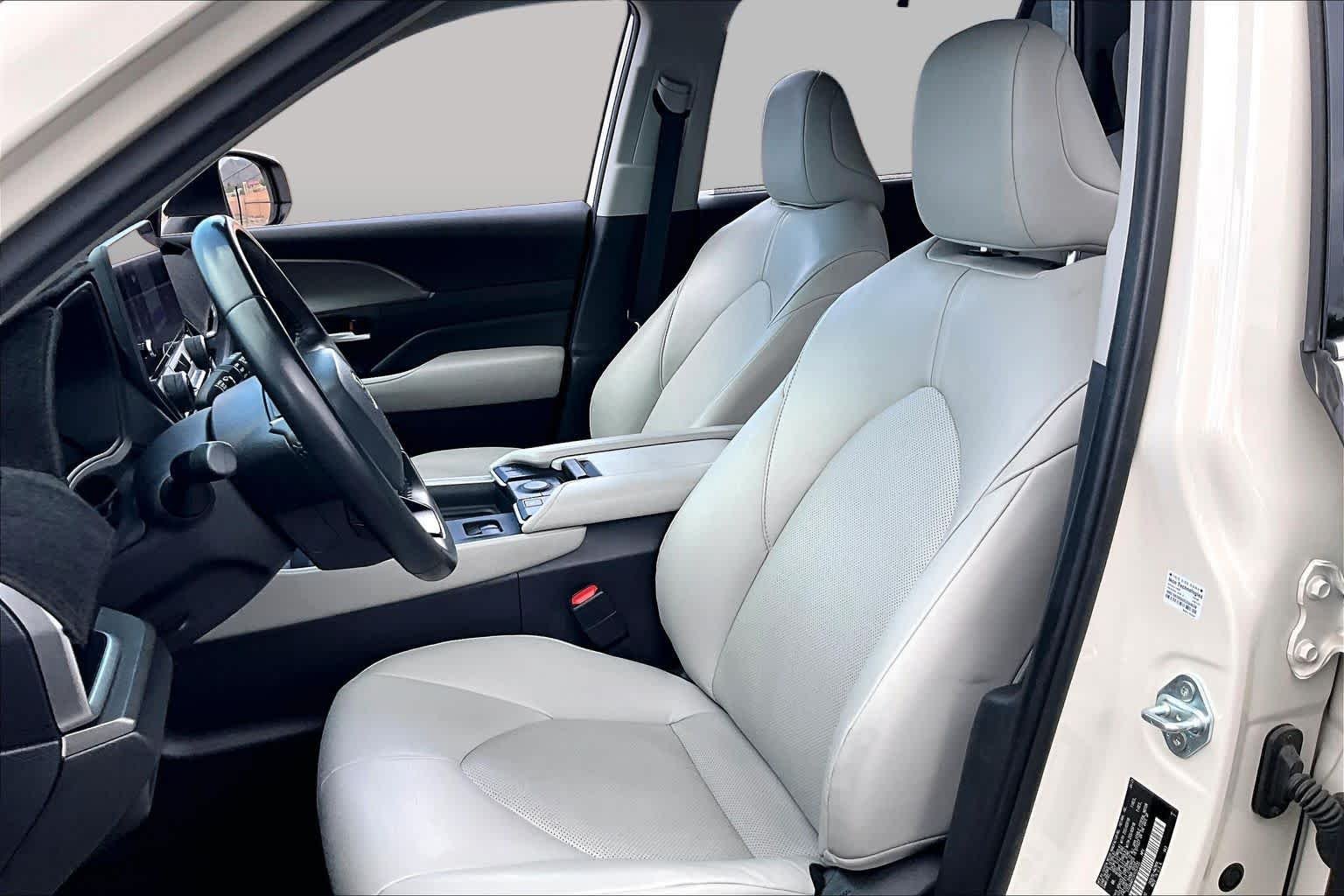 Used 2024 Coastal Cream Toyota XLE image 9
