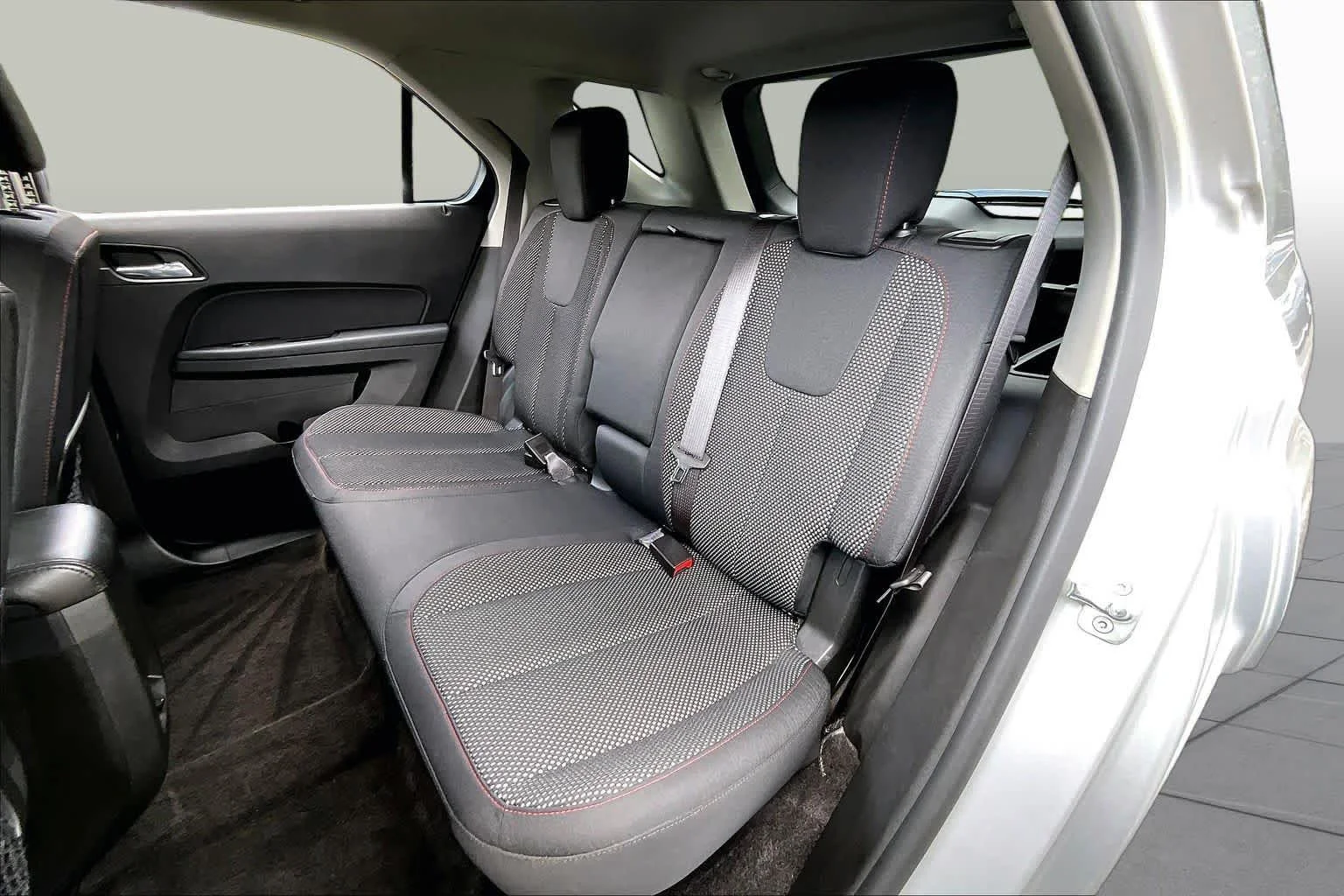 Used 2016 Silver Ice Metallic Chevrolet LT image 19