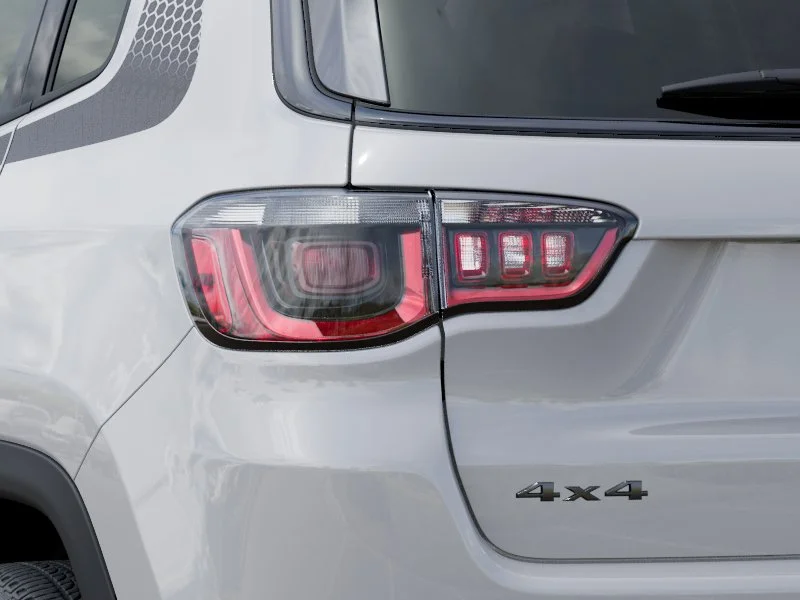 New 2026 Bright White Clear-Coat Exterior Paint Jeep Latitude image 37