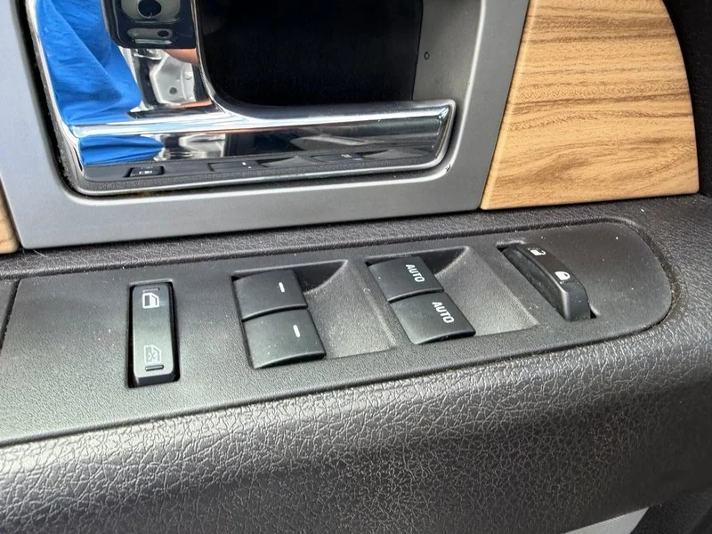 Used 2011 Ingot Silver Metallic Ford Lariat image 19