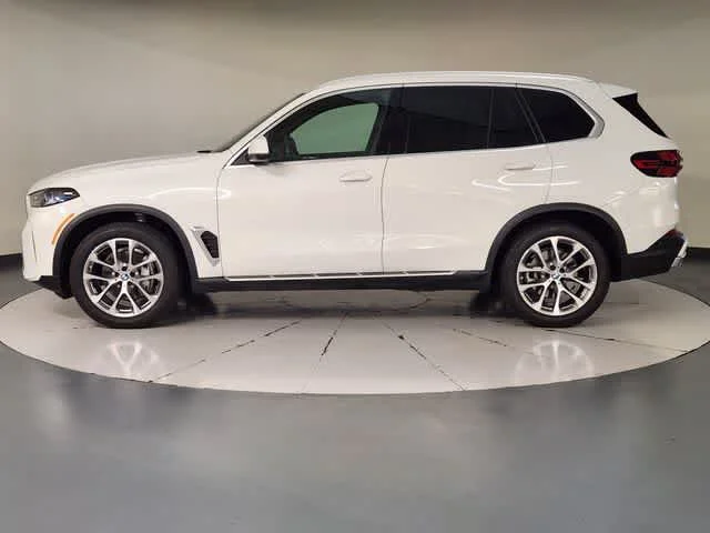 Used 2026 Alpine White BMW xDrive40i - Sports Activity Vehicle image 8