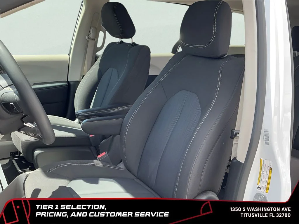 Used 2023 White Chrysler LX image 19