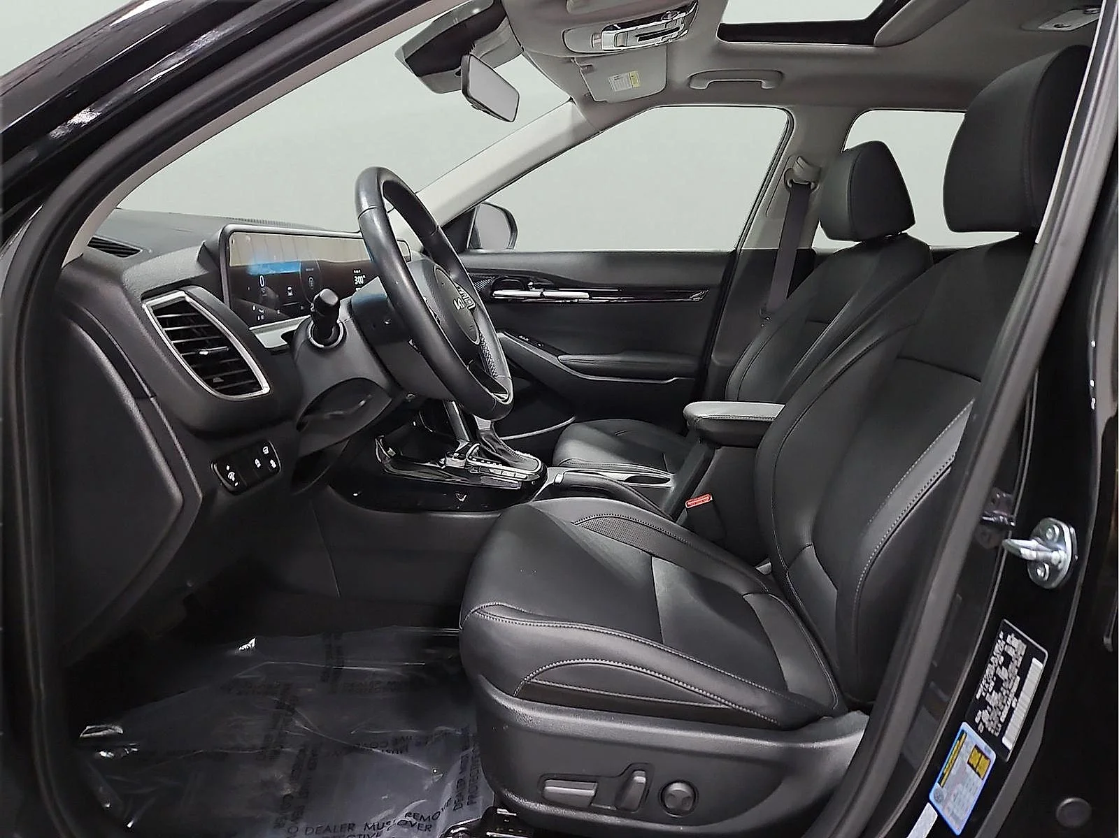 Used 2025 Fusion Black Kia EX image 9