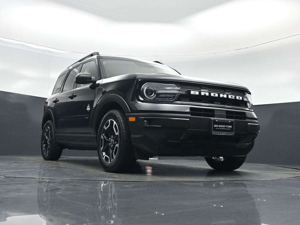 Used 2023 Black Ford Outer Banks image 74