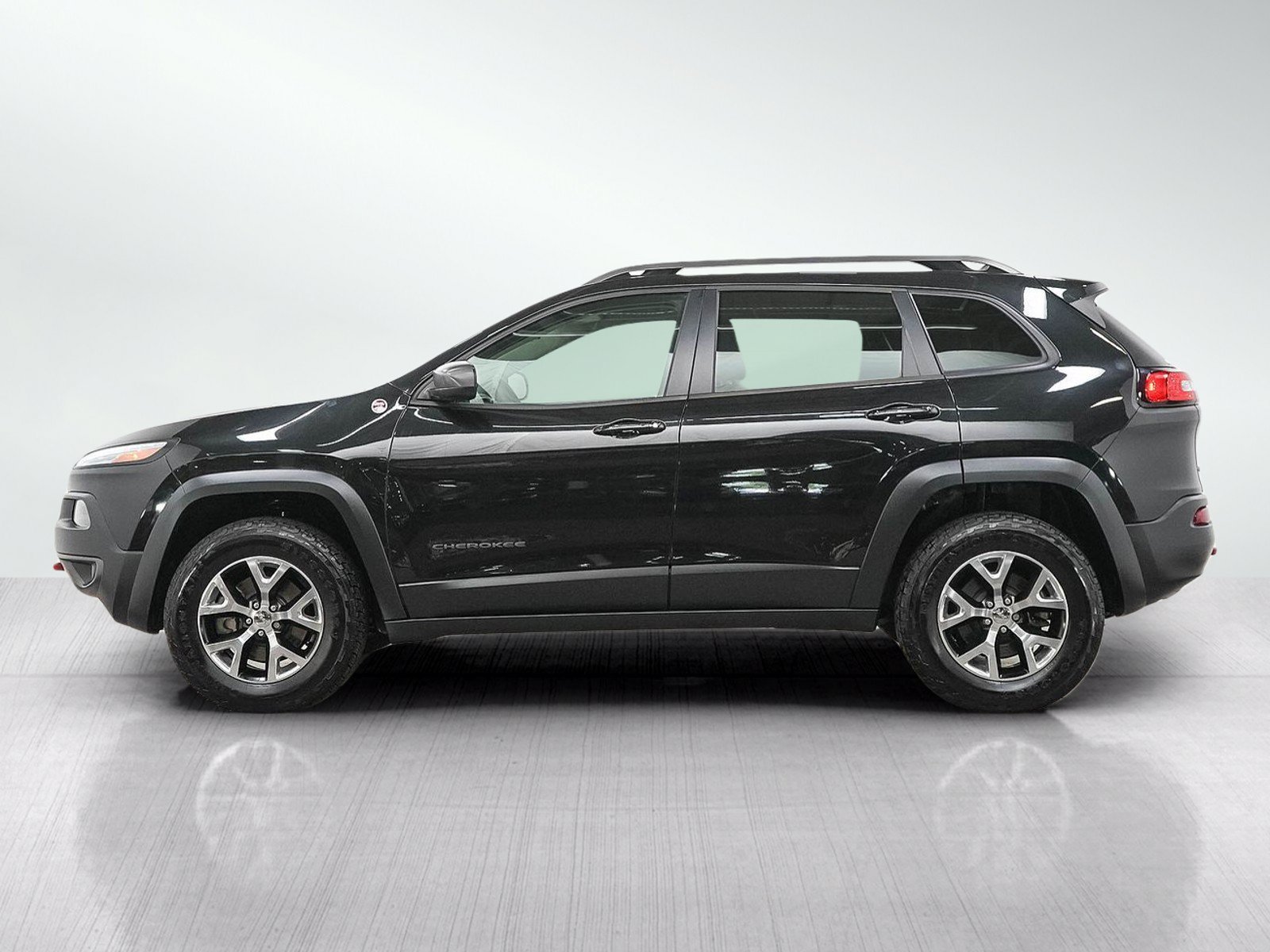 Used 2014 Jeep Cherokee Trailhawk with VIN 1C4PJMBS8EW189387 for sale in Burnsville, Minnesota