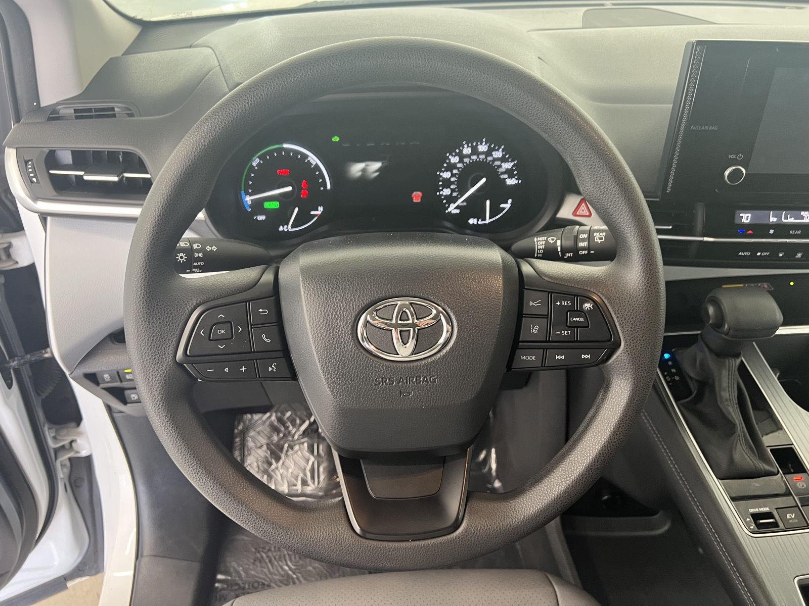 Used 2025 Ice Cap Toyota LE image 15