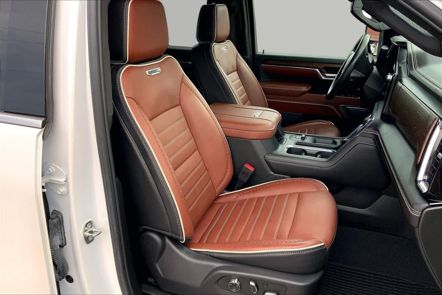 Used 2024 White Frost Tricoat GMC Denali Ultimate image 9