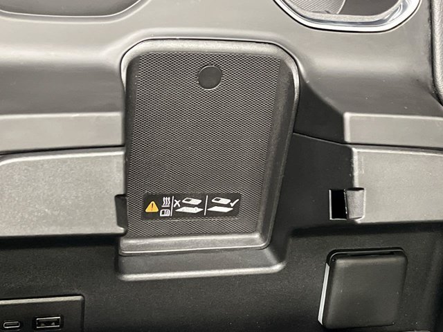 Used 2025 Summit White GMC Denali image 29