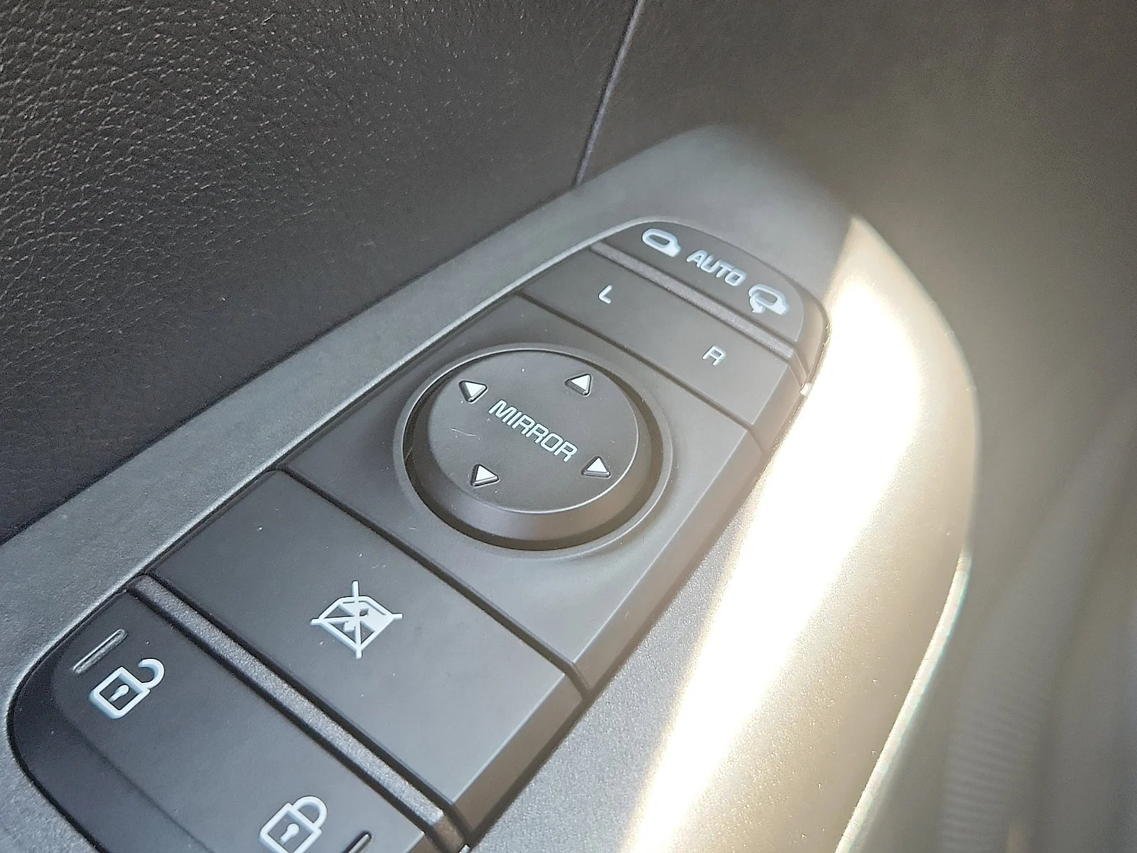 Used 2022 Pacific Blue Kia LX image 22